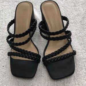 Wild Diva -6- chunky heels. Black crisscross scrappy sandals. Never worn